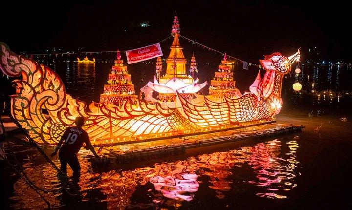 Праздник «Огненных Кораблей» в Лаосе, фото