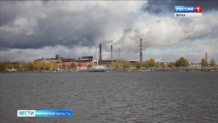 Омутнинский металлургический завод сливал в реку нефтепродукты, фото