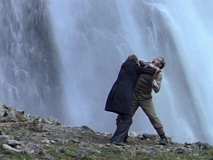 Шерлок Холмс и доктор Ватсон снимали возле Гегского водопада, фото