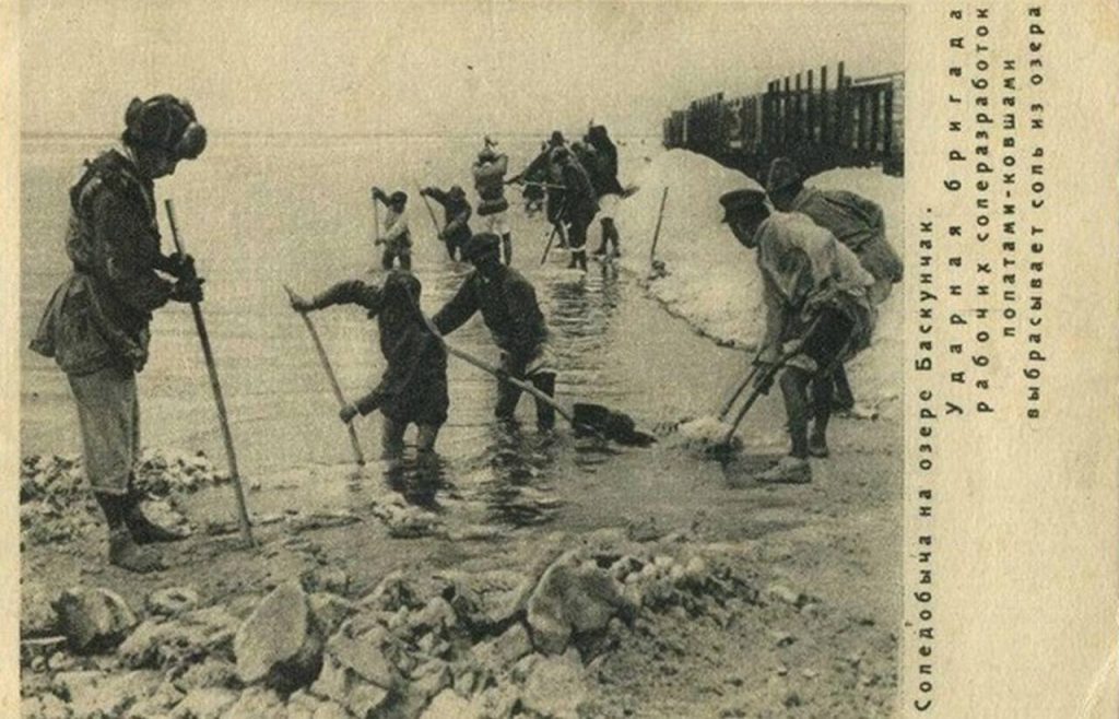 Добыча соли на озере Баскунчак, фото