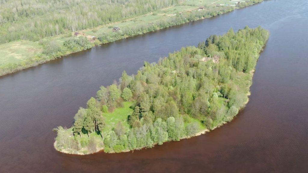 Остров Октября на реке Волхов, фото