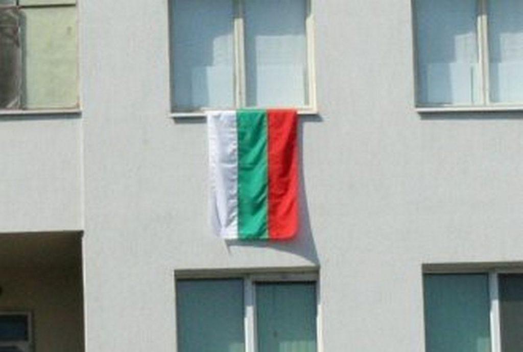 Вертикальный флаг Болгарии, фото